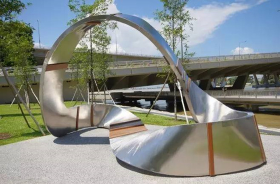 Grande Escultura de Aço Inoxidável Forjado Polido Espelho de Metal Exterior