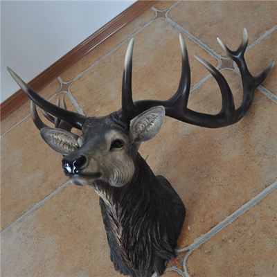 As esculturas animais principais da decoração da parede dos cervos que penduram o estilo do vintage personalizaram