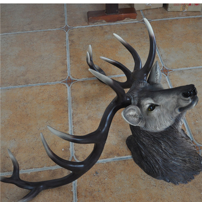 As esculturas animais principais da decoração da parede dos cervos que penduram o estilo do vintage personalizaram