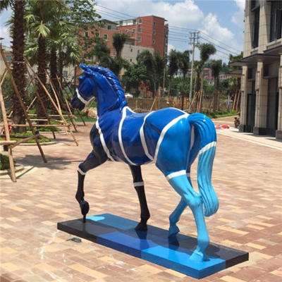 Vida realística da fibra de vidro - a estátua do jardim da escultura do cavalo do tamanho pintou
