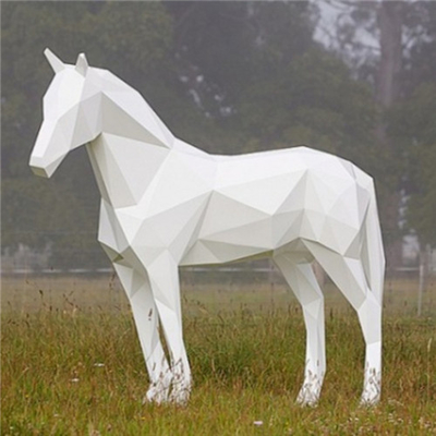 Geometria realística das grandes esculturas animais do jardim do cavalo do metal para a cidade