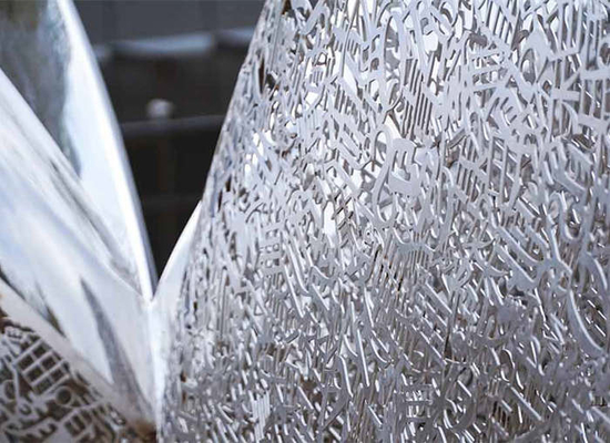 O espelho galvanizou esculturas exteriores do jardim abstrai de aço inoxidável personalizado