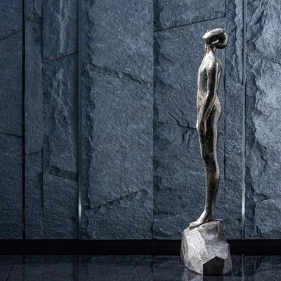 Os artistas de bronze da escultura de bronze do estilo do homem das estátuas do jardim do pensador personalizaram
