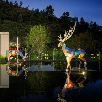 Escultura decorativa dos cervos do metal das estátuas exteriores geométricas da fibra de vidro grande