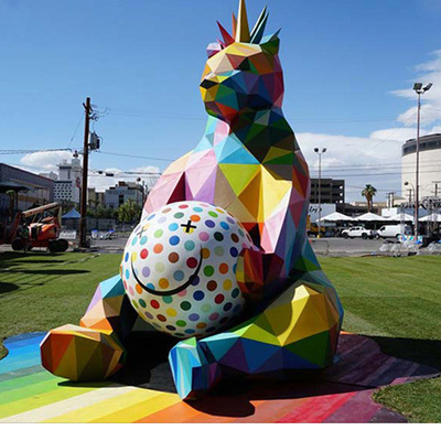 Animal colorido da escultura geométrica do urso do metal dos desenhos animados da forma para o jardim