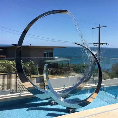 O metal C dá forma a esculturas de lustro altas de aço inoxidável do espelho para a fonte